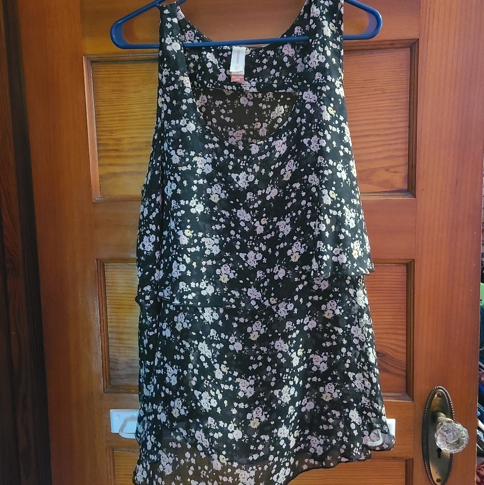 No Boundaries Floral Tank. EUC
